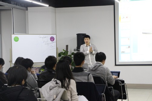 清华X-Lab驻校天使李卓桓“关键一分钟”培训