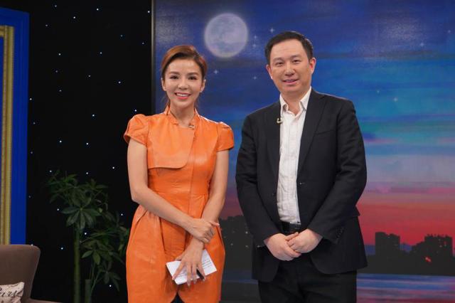 于景晨与主持人朱迅